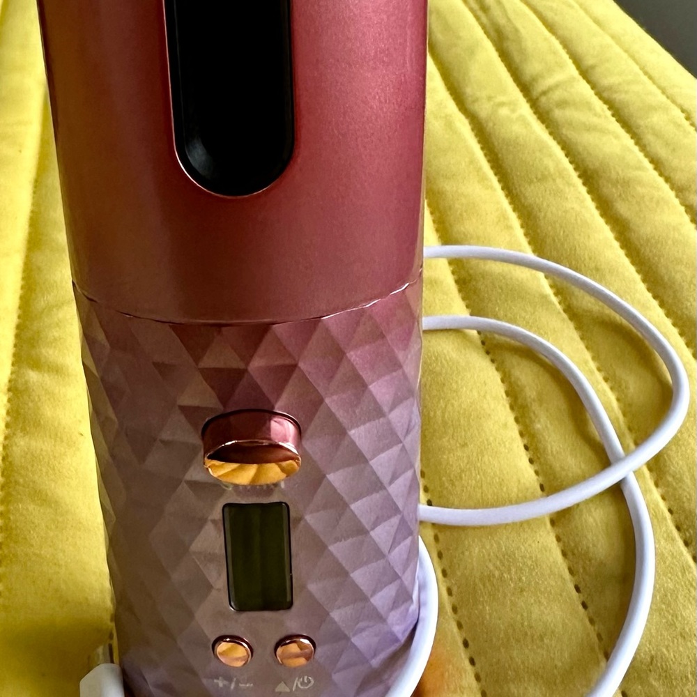 BRAND NEW NEVER USED                             Wireless USB Auto Curler